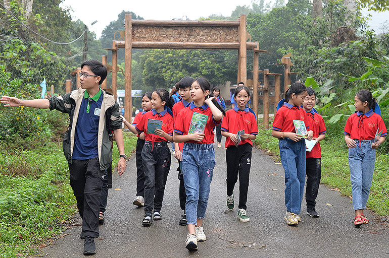 Thiếu nhi tham gia các hoạt động trải nghiệm ngay sau lễ khánh thành.
