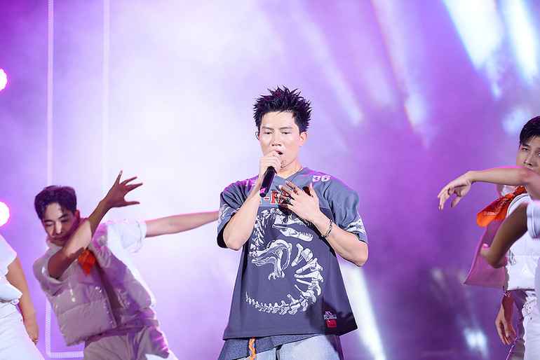 Quán quân "The mask singer" Anh Tú.