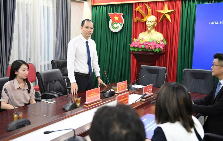 Đồng chí Nguyễn Tiến Hưng phát biểu ý kiến tại buổi lễ.