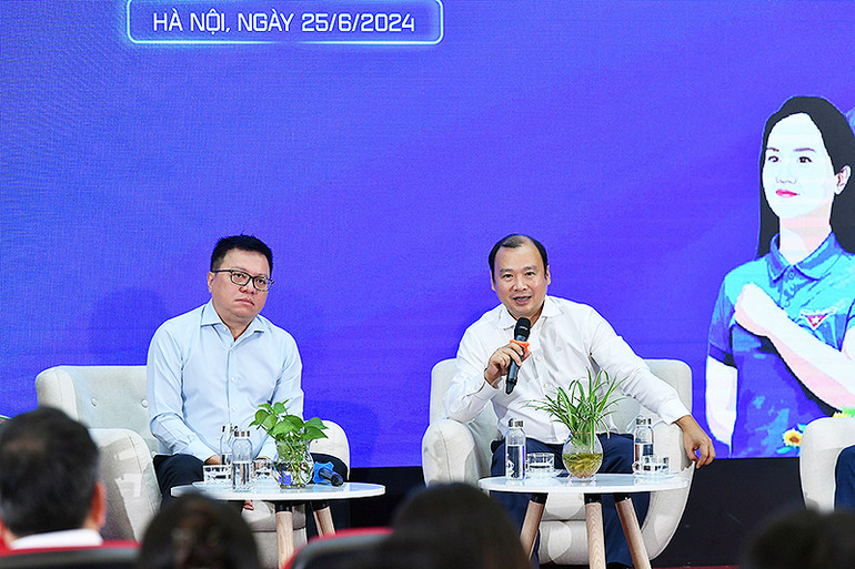 Đồng chí Lê Hải Bình gợi mở một số hướng đi về chuyên môn, nhiệm vụ cho phóng viên, biên tập viên trẻ. Đồng chí Lê Hải Bình gợi mở một số hướng đi về chuyên môn, nhiệm vụ cho phóng viên, biên tập viên trẻ.