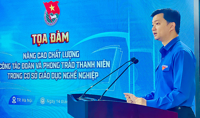 Đồng chí Nguyễn Minh Triết phát biểu ý kiến tại Tọa đàm.