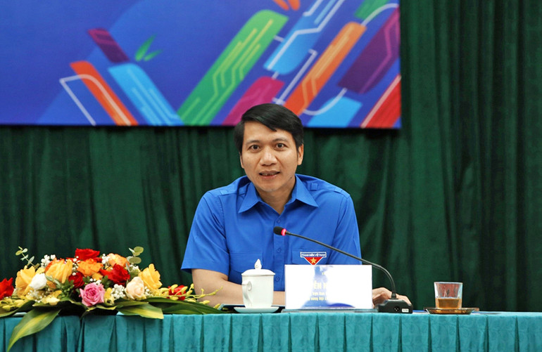 Đồng chí Nguyễn Ngọc Lương phát biểu ý kiến tại hội nghị.