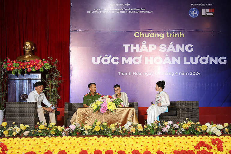 Chương trình giao lưu, chia sẻ giữa phạm nhân vượt khó cải tạo tốt, nguyên phạm nhân thành đạt trong cuộc sống sau tái hòa nhập cộng đồng, cán bộ quản giáo tiêu biểu.