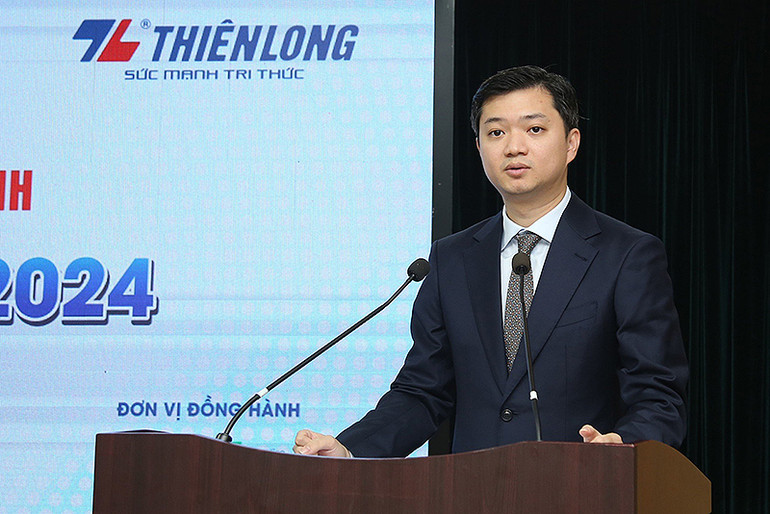 Đồng chí Nguyễn Minh Triết phát biểu ý kiến tại buổi họp báo.