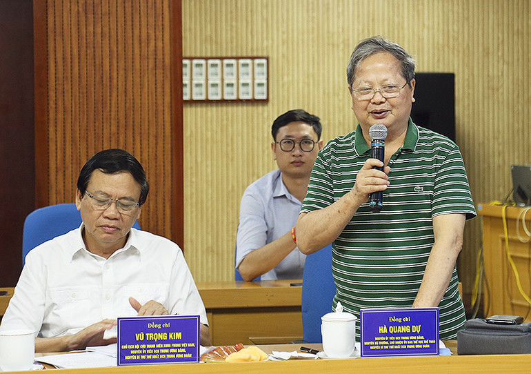 Đồng chí Hà Quang Dự, nguyên Ủy viên Trung ương Đảng, nguyên Bộ trưởng phụ trách Công tác Thanh niên và Thể dục - Thể thao của Chính phủ, phát biểu ý kiến tại hội nghị.