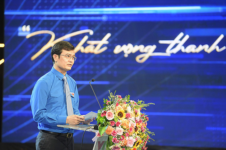 Đồng chí Bùi Quang Huy phát biểu ý kiến tại buổi lễ.