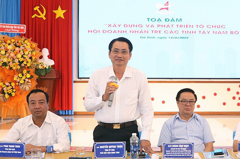 Phó Chủ tịch tỉnh Trà Vinh Nguyễn Quỳnh Thiện phát biểu tại tọa đàm.