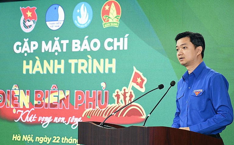 Đồng chí Nguyễn Minh Triết phát biểu ý kiến tại buổi gặp mặt báo chí. Đồng chí Nguyễn Minh Triết phát biểu ý kiến tại buổi gặp mặt báo chí.