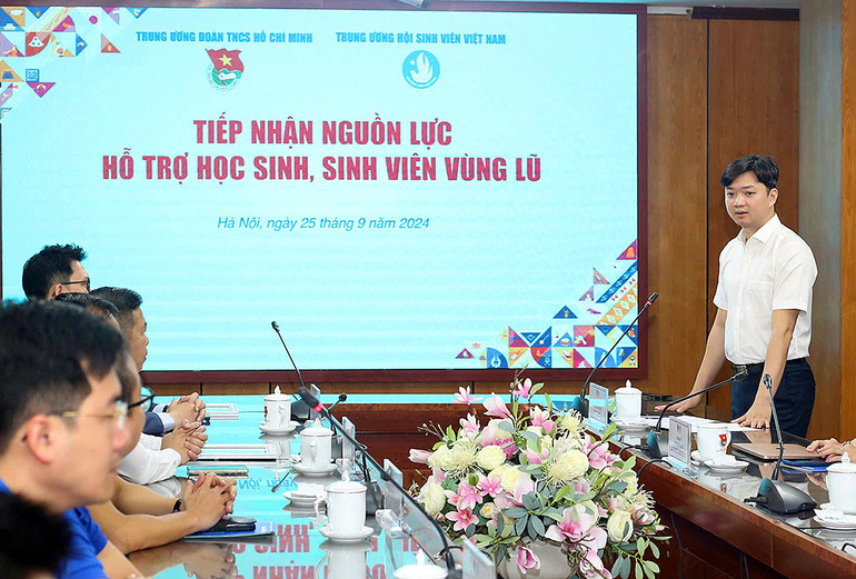 Đồng chí Nguyễn Minh Triết phát biểu ý kiến tại buổi tiếp nhận.