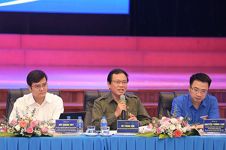 Đồng chí Vũ Trọng Kim tham gia thảo luận tại diễn đàn.