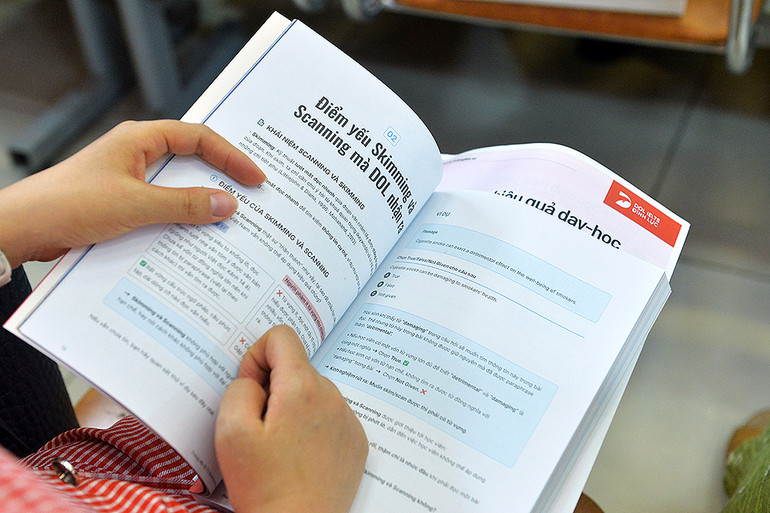 Tài liệu chỉ ra những điểm yếu của các phương pháp học tiếng Anh cũ như "luyện đề", học từ vựng.