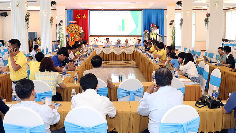 Các đại biểu dự tọa đàm.