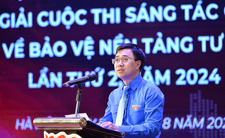 Bí thư Đoàn Khối các cơ quan Trung ương Bùi Hoàng Tùng trao đổi thông tin về kết quả Cuộc thi. Bí thư Đoàn Khối các cơ quan Trung ương Bùi Hoàng Tùng trao đổi thông tin về kết quả Cuộc thi.