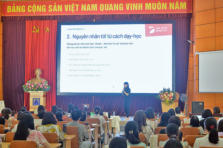 Bà Hà Đặng Như Quỳnh trình bày nghiên cứu về các phương pháp giảng dạy.