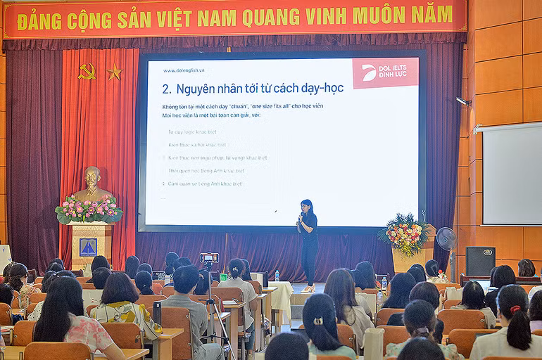 Bà Hà Đặng Như Quỳnh trình bày nghiên cứu về các phương pháp giảng dạy.