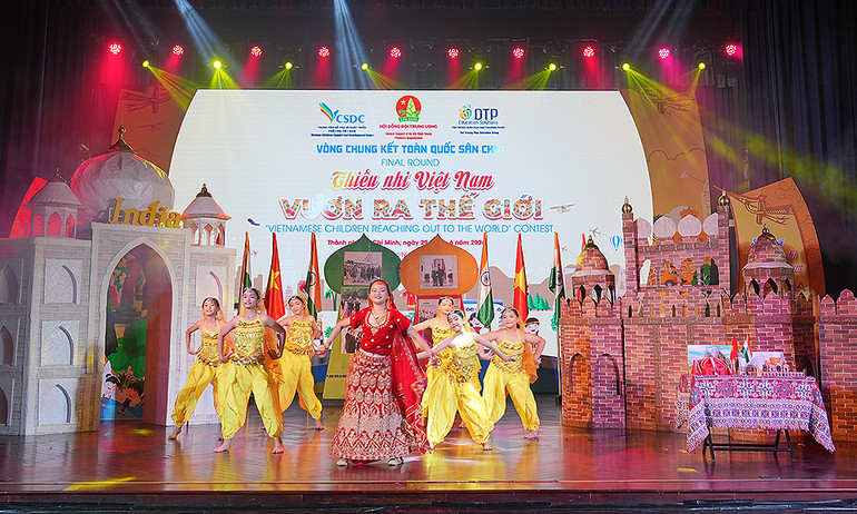 Màn tranh tài ấn tượng về đất nước Ấn Độ của các thí sinh.