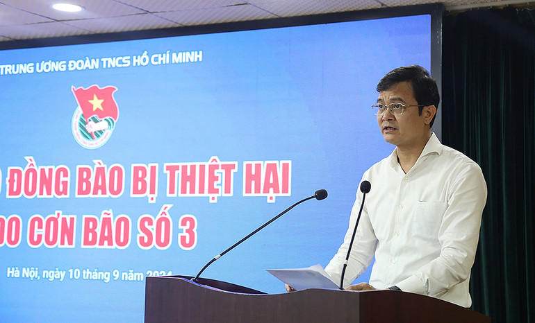 Đồng chí Bùi Quang Huy phát biểu ý kiến tại buổi lễ.