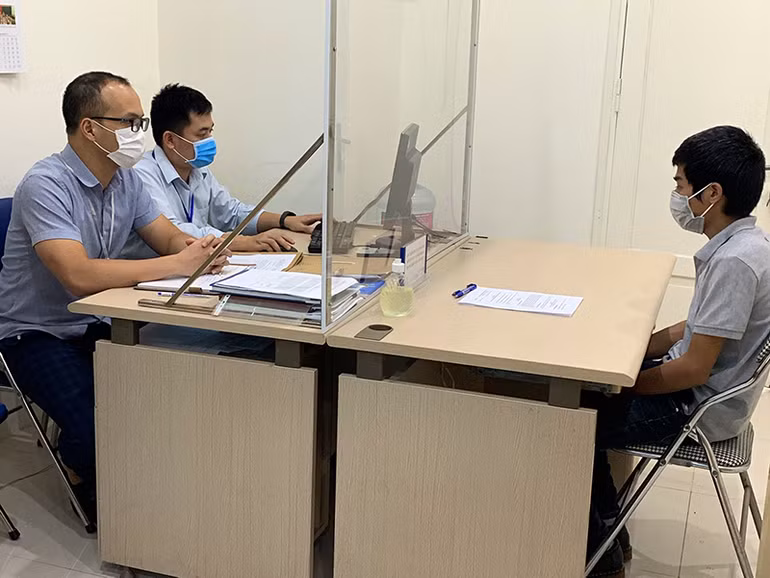 Sở Thông tin và Truyền thông Hà Nội xử phạt vi phạm hành chính đối với chủ tài khoản Facebook sử dụng thông tin của cá nhân khác mà không được sự đồng ý.