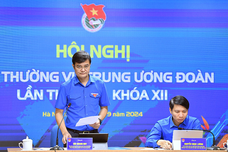 Đồng chí Bùi Quang Huy phát biểu ý kiến tại Hội nghị.