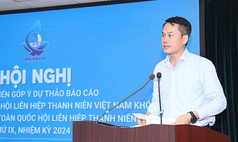 Đồng chí Nguyễn Kim Quy phát biểu ý kiến tại hội nghị.