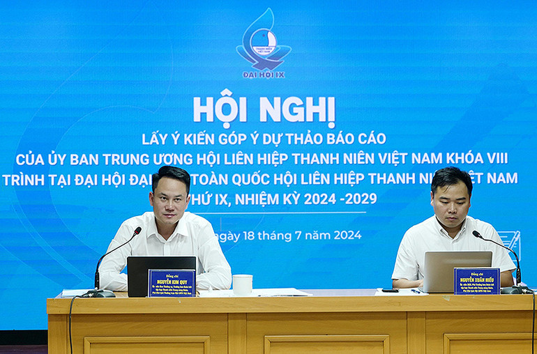 Các đồng chí chủ trì hội nghị.