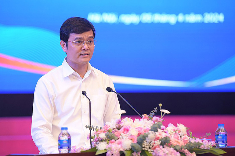 Đồng chí Bùi Quang Huy phát biểu kết luận Diễn đàn.