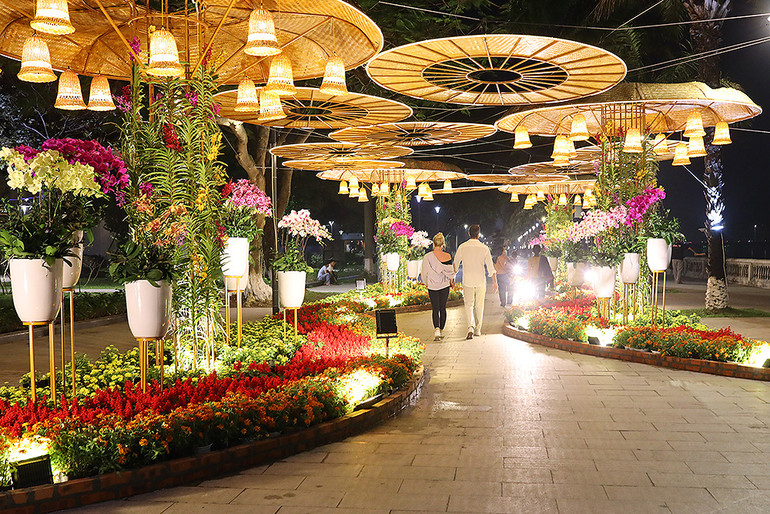 Không khí ấm áp đầy sắc màu tại Lễ hội. Không khí ấm áp đầy sắc màu tại Lễ hội.