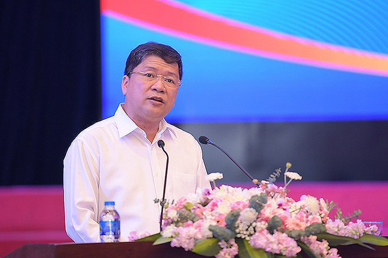 Phó Chủ nhiệm Ủy ban Văn hóa, Giáo dục của Quốc hội Tạ Văn Hạ phát biểu khai mạc diễn đàn.