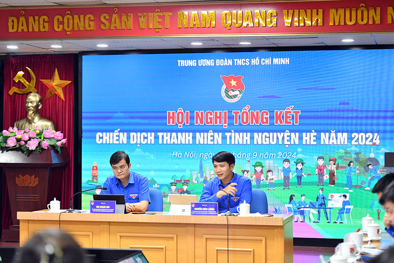 Các đồng chí chủ trì Hội nghị.