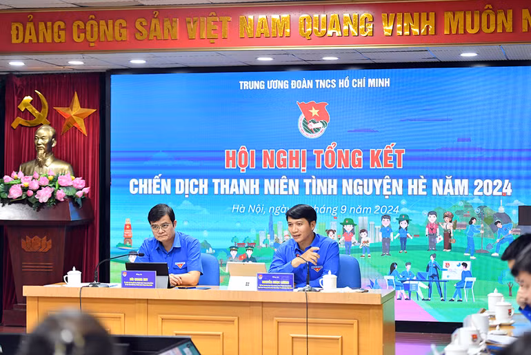 Các đồng chí chủ trì Hội nghị.