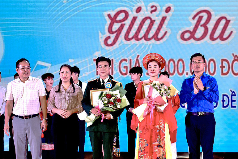 Dịp này, Ban tổ chức cũng đã trao nhiều giải thưởng giá trị tặng các thí sinh tiêu biểu.