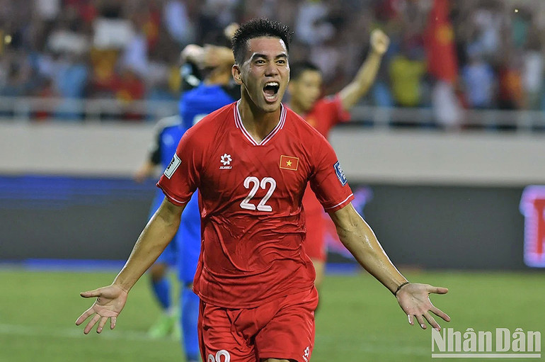 Chân sút Nguyễn Tiến Linh. Chân sút Nguyễn Tiến Linh.