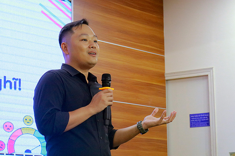 Thạc sĩ Võ Minh Quân với những lời khuyên về EQ cho các bạn trẻ. Thạc sĩ Võ Minh Quân với những lời khuyên về EQ cho các bạn trẻ.