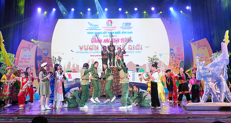Tiết mục nghệ thuật thể hiện những nét lịch sử, văn hóa và con người Việt Nam tại chung kết Sân chơi "Thiếu nhi Việt Nam - Vươn ra thế giới".