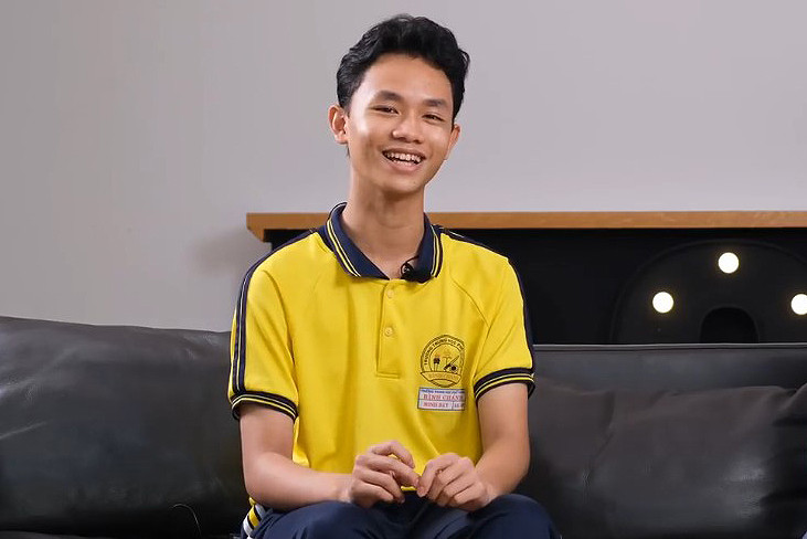 Trần Minh Đạt tự tin sử dụng ngoại ngữ trong mọi trường hợp.