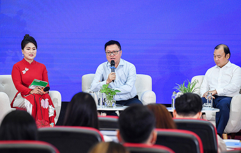 Đồng chí Lê Quốc Minh chia sẻ ý kiến tại Tọa đàm. Đồng chí Lê Quốc Minh chia sẻ ý kiến tại Tọa đàm.