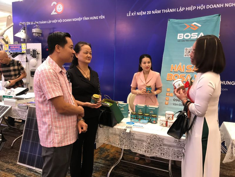 Doanh nghiệp giới thiệu sản phẩm trưng bày tại Diễn đàn Hợp tác-Liên kết và Phát triển doanh nghiệp khu vực phía bắc lần thứ XV năm 2024. Doanh nghiệp giới thiệu sản phẩm trưng bày tại Diễn đàn Hợp tác-Liên kết và Phát triển doanh nghiệp khu vực phía bắc lần thứ XV năm 2024.