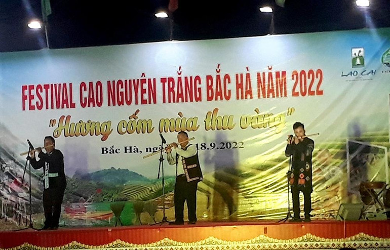 Khai hội “ Hương cốm mùa thu vàng” trên cao nguyên trắng Bắc Hà. Khai hội “ Hương cốm mùa thu vàng” trên cao nguyên trắng Bắc Hà.