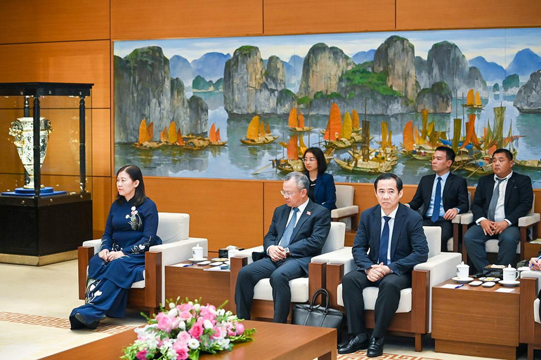 [Ảnh] Chủ tịch Quốc hội Vương Đình Huệ tiếp Phó Chủ tịch thứ nhất Thượng viện Thái Lan Singsuk Singpai ảnh 2