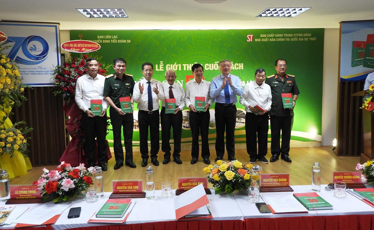 Lễ ra mắt cuốn sách “Tiểu đoàn 59 - Anh hùng của lòng dân”.