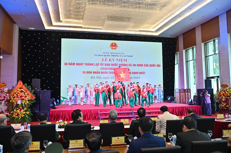 [Ảnh] Chủ tịch nước, Chủ tịch Quốc hội dự Lễ kỷ niệm 30 năm ngày thành lập Ủy ban Quốc phòng và An ninh ảnh 3