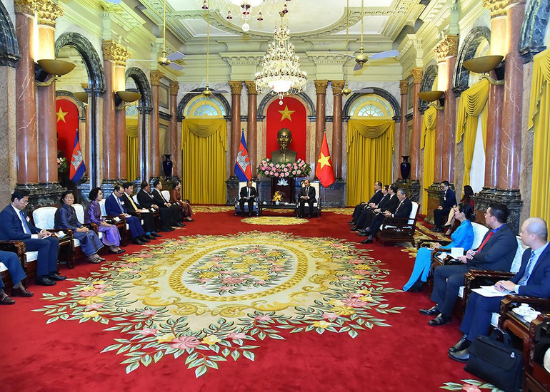 Quang cảnh buổi tiếp. Quang cảnh buổi tiếp.