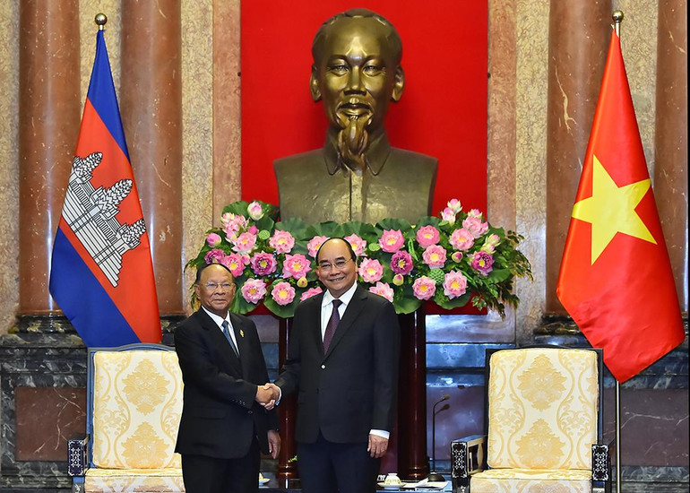 [Ảnh] Chủ tịch nước Nguyễn Xuân Phúc tiếp Chủ tịch Quốc hội Campuchia Samdech Heng Samrin ảnh 2