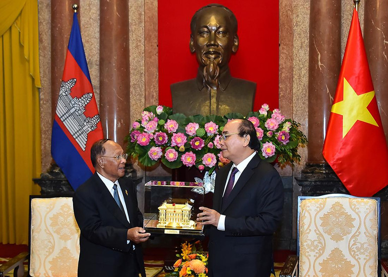 [Ảnh] Chủ tịch nước Nguyễn Xuân Phúc tiếp Chủ tịch Quốc hội Campuchia Samdech Heng Samrin ảnh 8