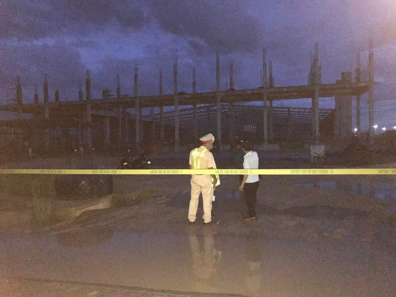 Lực lượng chức năng tỉnh Bình Định phong tỏa hiện trường, cứu nạn các nạn nhân và điều tra nguyên nhân ban đầu vụ việc.