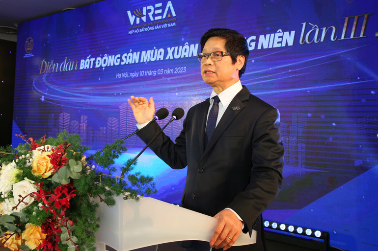 TS Vũ Tiến Lộc phát biểu tại diễn đàn. TS Vũ Tiến Lộc phát biểu tại diễn đàn.