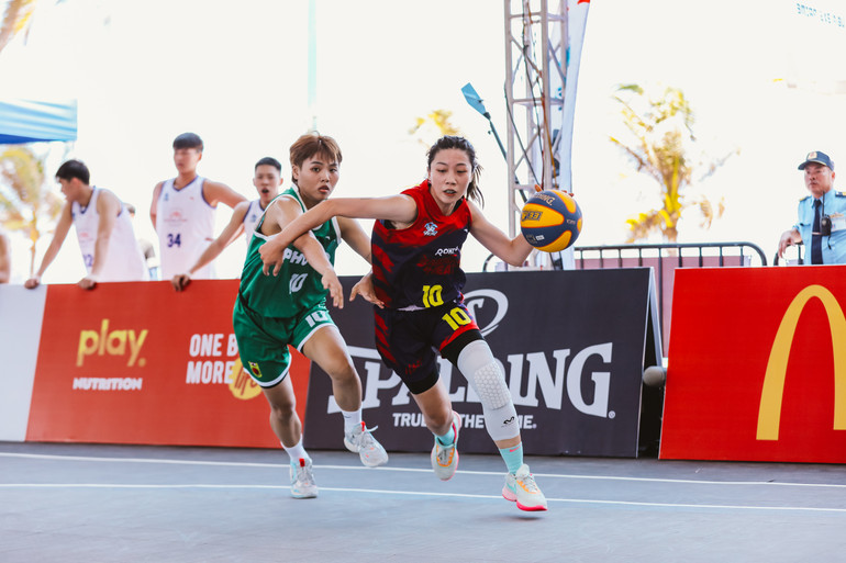 Vũ Thy Phượng dẫn bóng đột phá. (Ảnh: VBA)