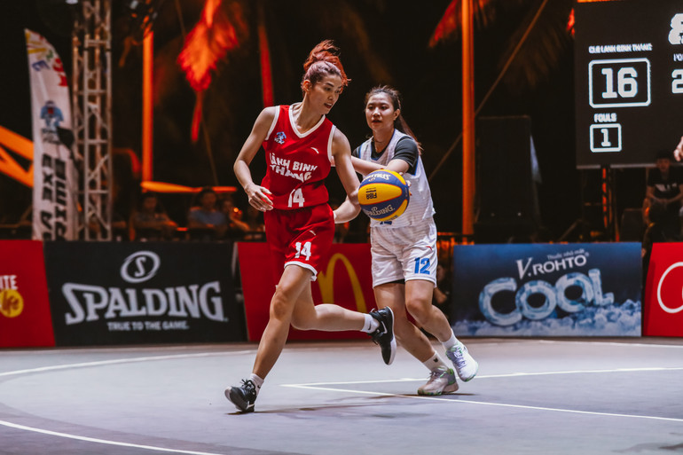 Lãnh Binh Thăng đã tìm được chiến thắng đầu tiên sau khi đánh bại Hà Nội với tỷ số 18-12. (Ảnh: VBA)