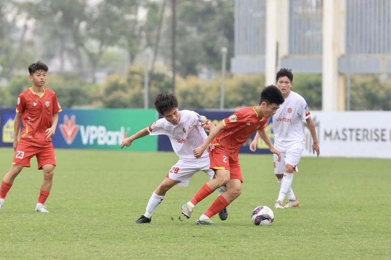 U17 Viettel kiểm soát hoàn toàn thế trận hiệp 1.