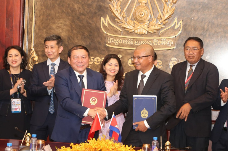 Ký kết Thỏa thuận hợp tác giữa Bộ Văn hóa, Thể thao và Du lịch Việt Nam và Bộ Giáo dục, Thanh niên và Thể thao Campuchia. Ký kết Thỏa thuận hợp tác giữa Bộ Văn hóa, Thể thao và Du lịch Việt Nam và Bộ Giáo dục, Thanh niên và Thể thao Campuchia.